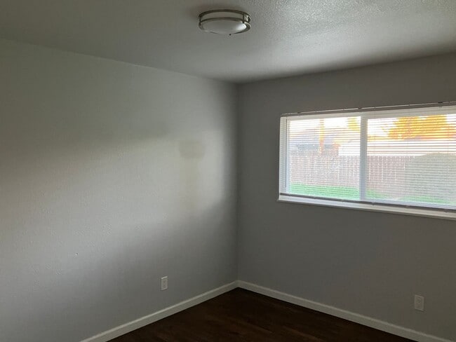 Building Photo - 2500 Dana Ln