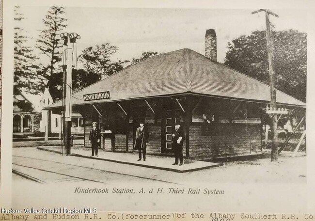 Building Photo - 36A Albany Ave
