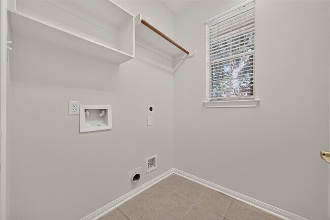 Building Photo - 10802 Warner Hollow Ct