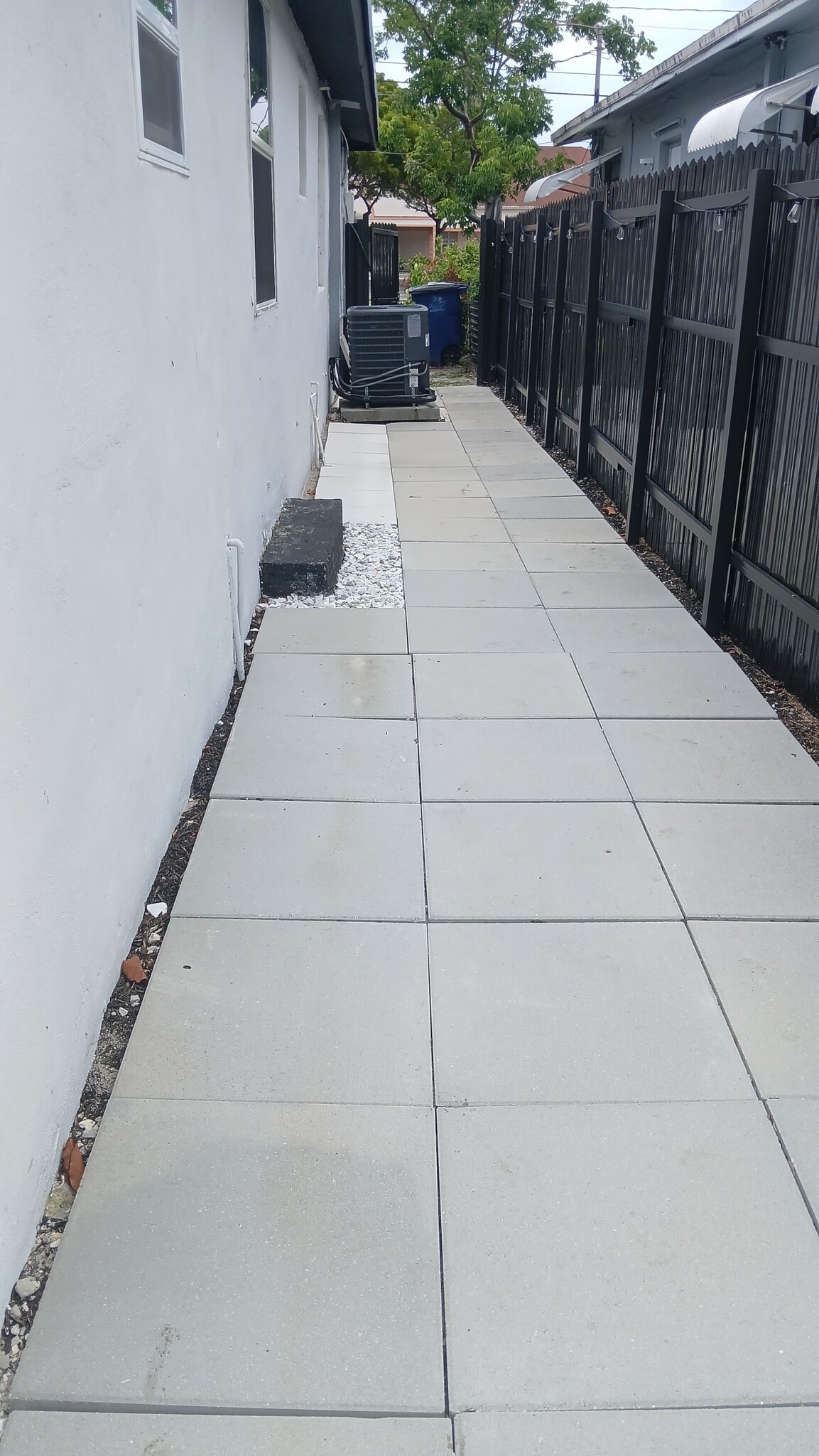 Side yard Entrance - 313 NW 1st Ave