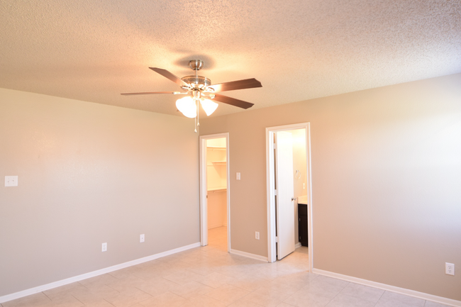 Building Photo - 4105 Sand Dollar Dr