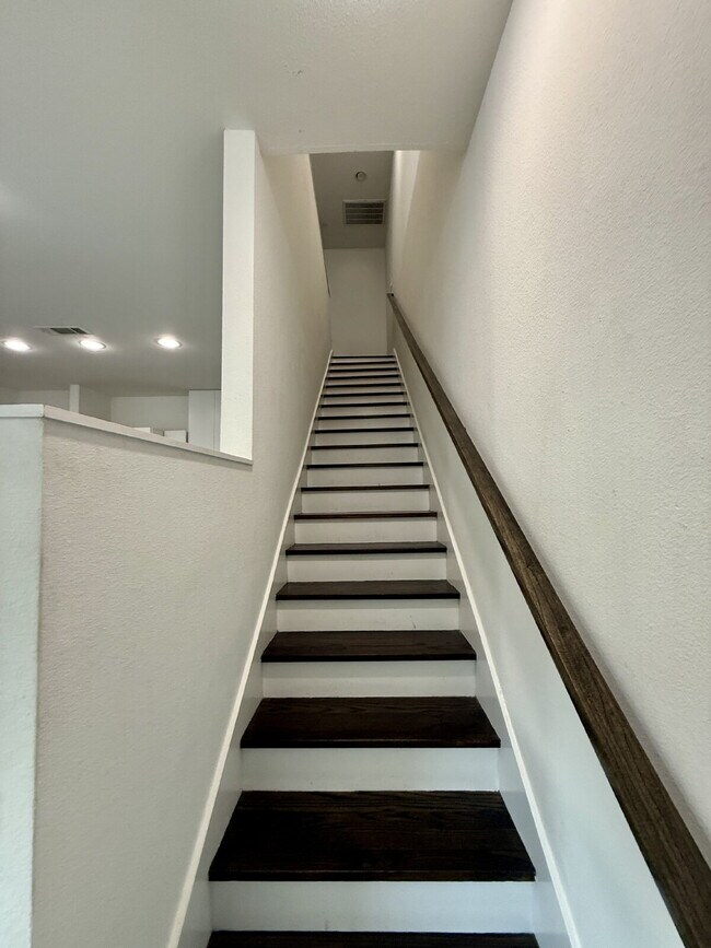 Building Photo - 4211 Delano Pl