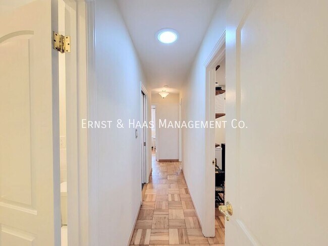Building Photo - 2054 Pattiz Ave