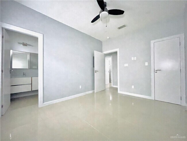 Building Photo - 23 Summerland Ln