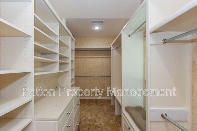 Building Photo - 6910 Logan Pl