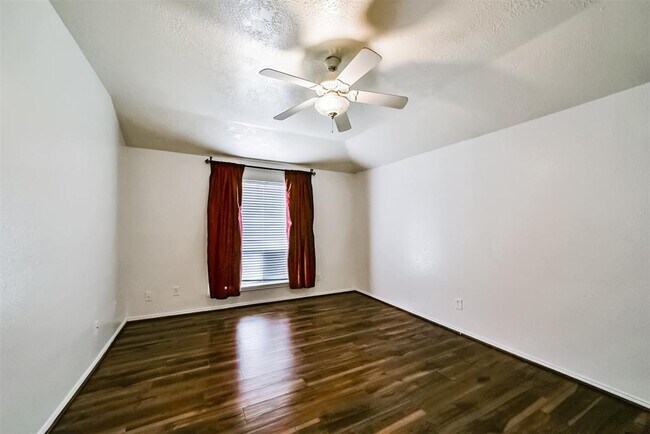 Building Photo - 8131 Split Oak Dr