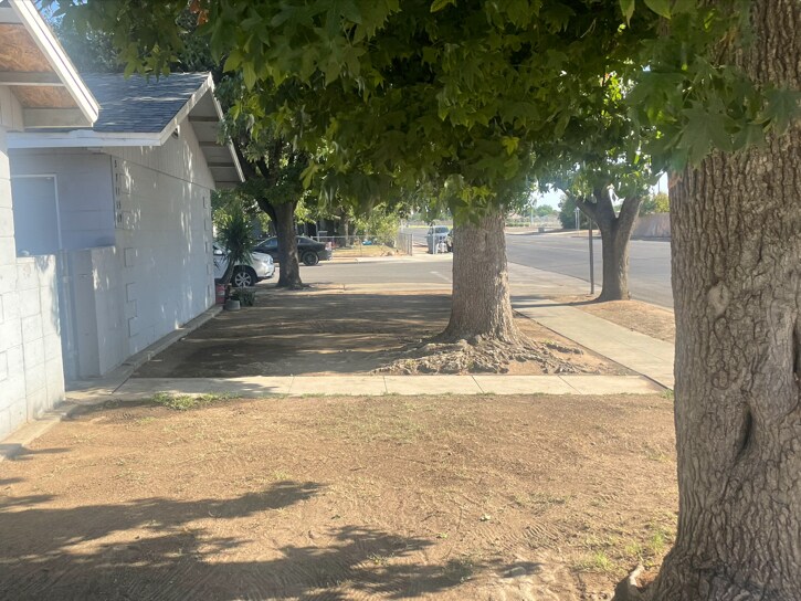 Building Photo - 11 E San Joaquin St