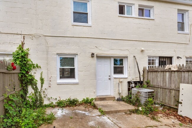 Building Photo - COMING SOON - 2 Bedroom Rental in Temple Hills