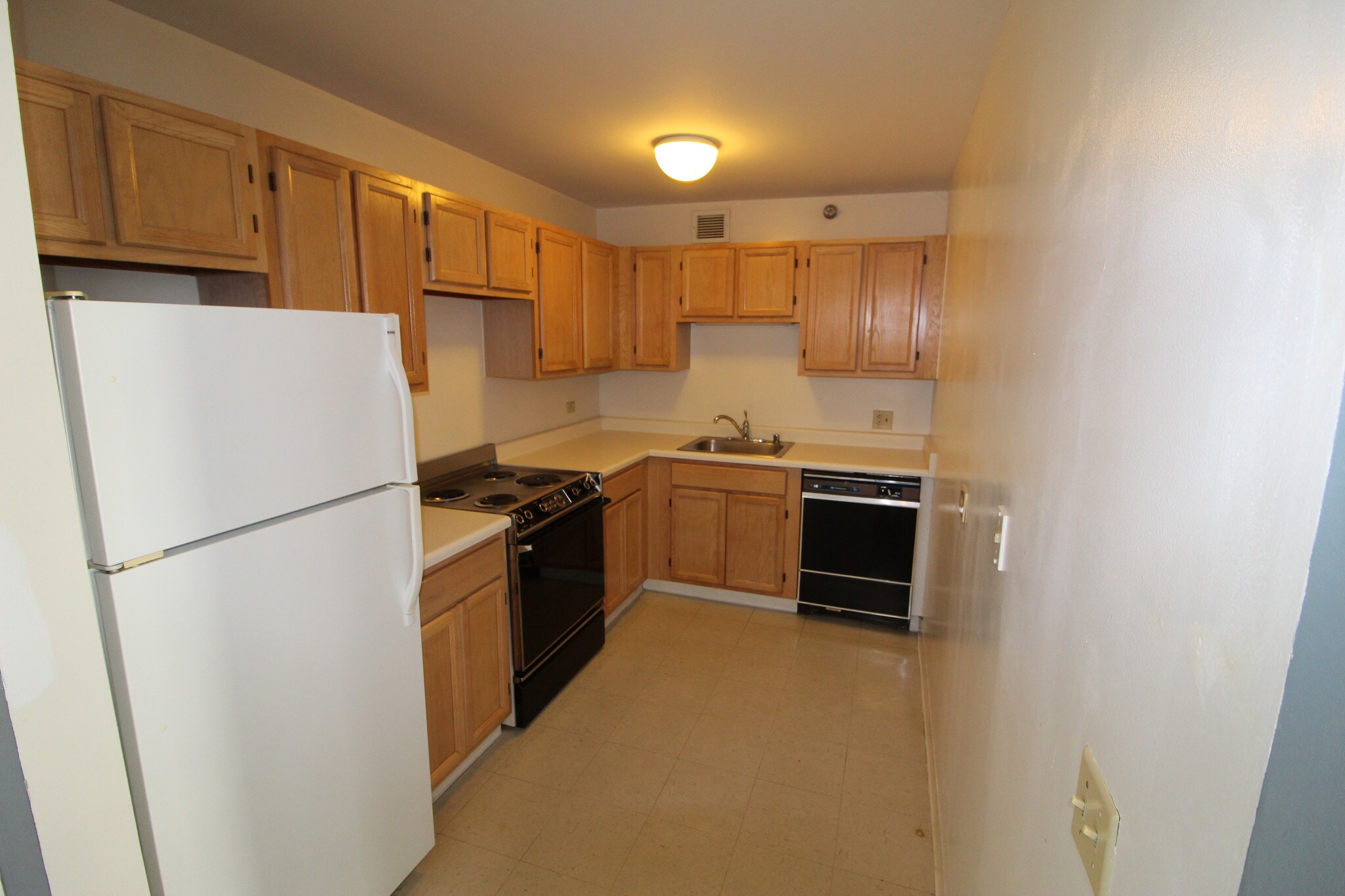 Building Photo - 200 N Dearborn St