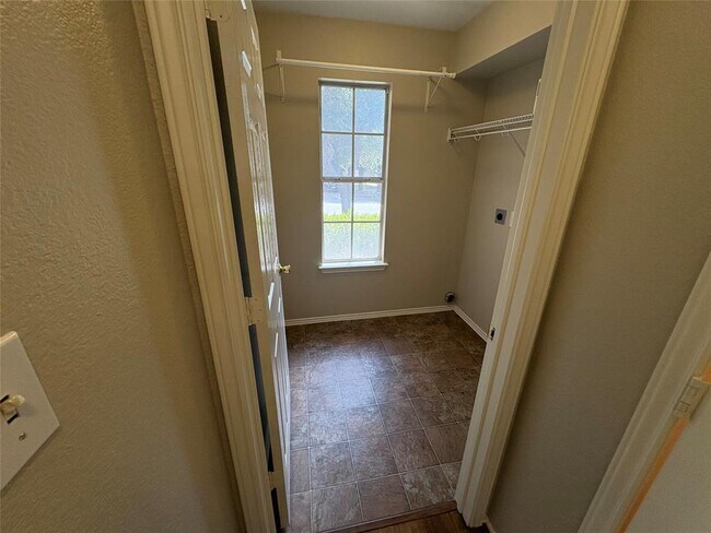 Building Photo - 1008 Stacia's Way