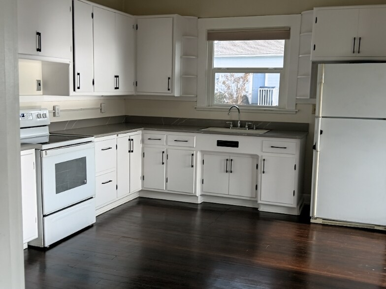 Building Photo - 2322 S 25th St