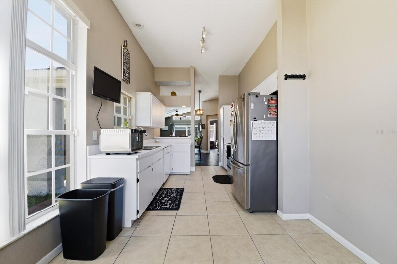 Building Photo - 7044 Woodhall Ave