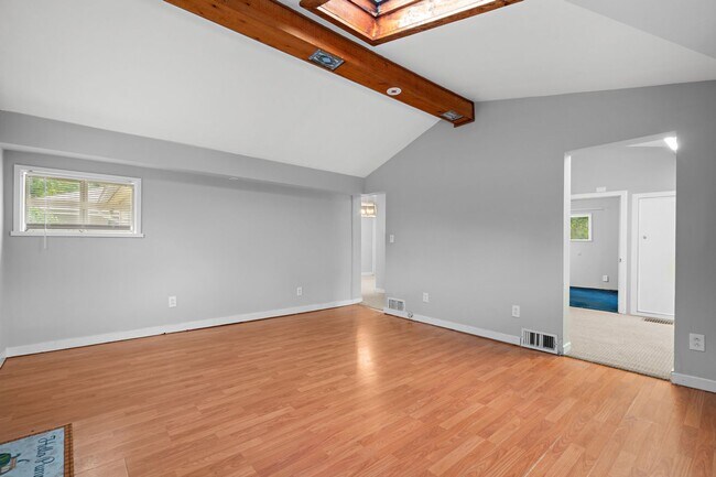 Building Photo - 136 Locust St