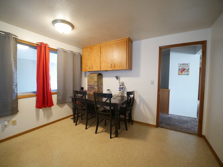 Building Photo - 1425 NW Kenny Dr