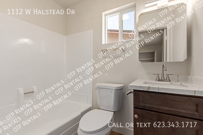 Building Photo - 1112 W Halstead Dr