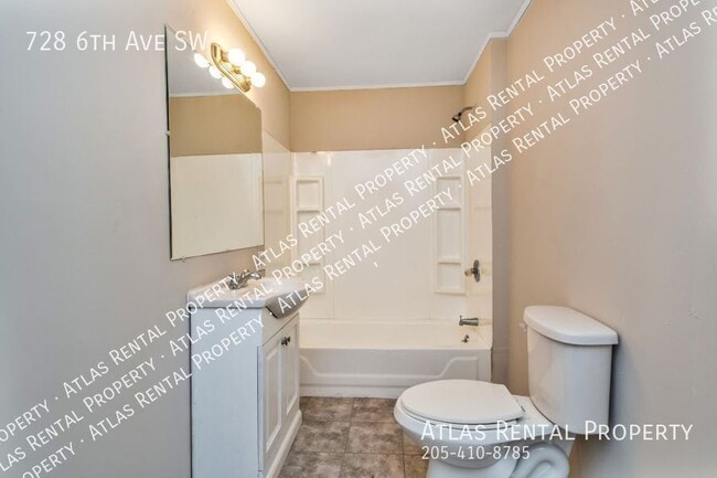 Building Photo - 728 6th Ave SW