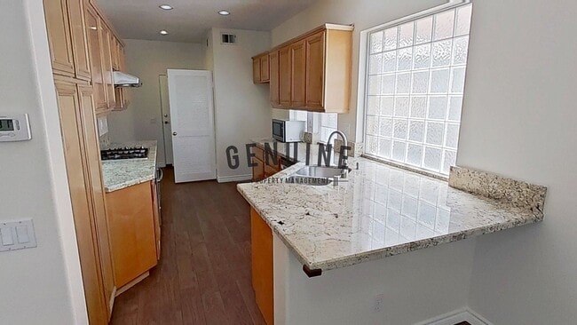 Building Photo - Spacious 3Bd 2.5Ba Home w/Den