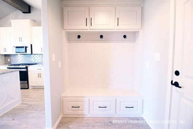 Building Photo - 5840 Lehigh St