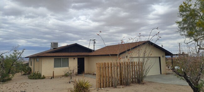 Building Photo - Larger 2 Bedroom home