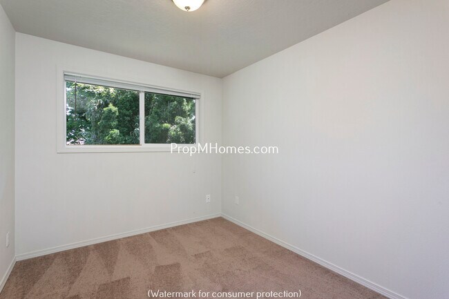 Building Photo - 15535 NE Glisan St