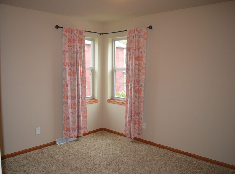 Building Photo - 708 Sundance Dr