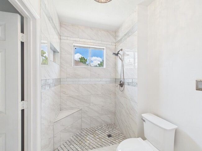 Building Photo - 6206 Canyon Run Ct