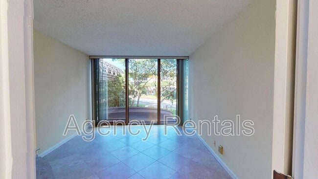 Building Photo - 425 South St