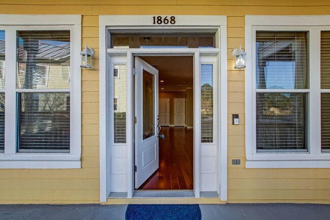 Building Photo - Coastal Living on Amelia Island