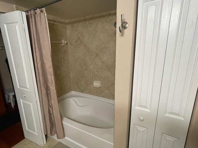 Building Photo - 600 S Dixie Hwy