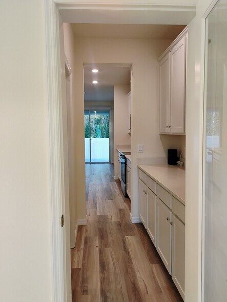 Building Photo - 5191 SW 52nd Dr