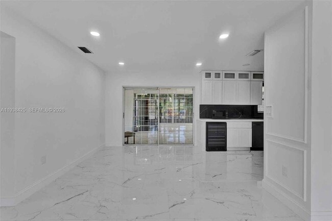 Building Photo - 860 NW 207th St