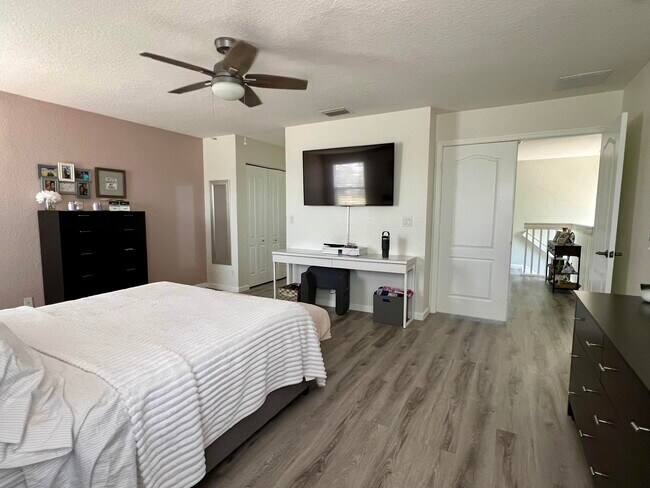 Building Photo - 333 Berenger Walk