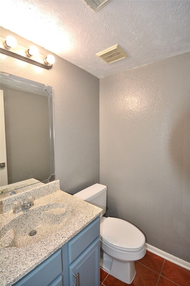 Building Photo - 8904 Ledge St