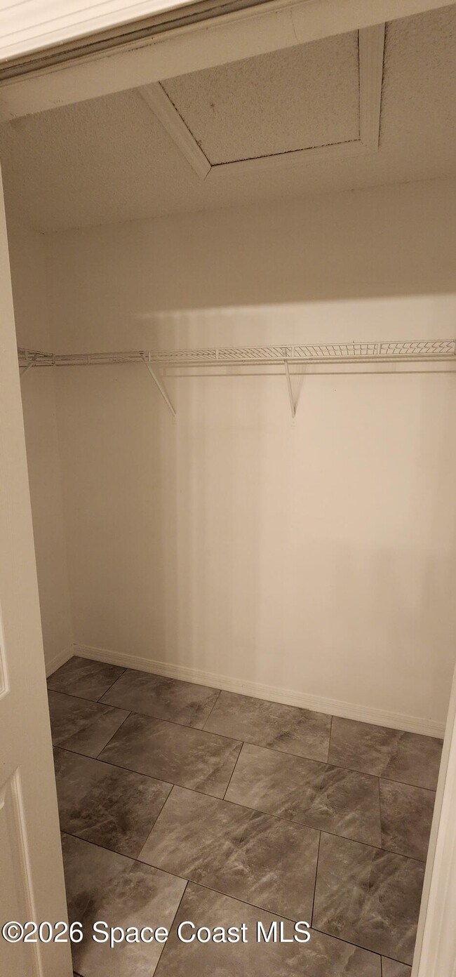 Building Photo - 1807 Edith St NE