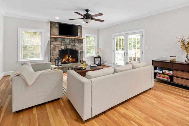 Building Photo - 6916 Seven Locks Rd