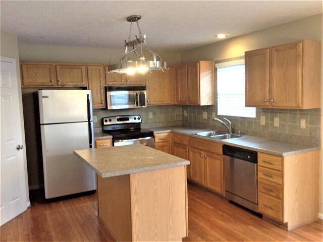 Building Photo - 3684 Bristol Lake Dr