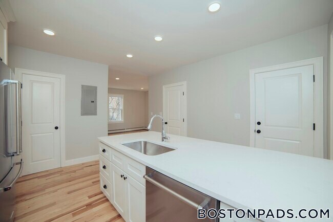 Building Photo - 10 Duffley Ct