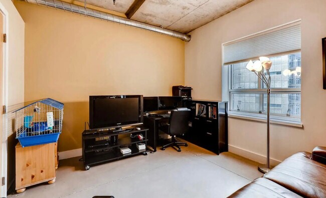Building Photo - 1610 Little Raven St