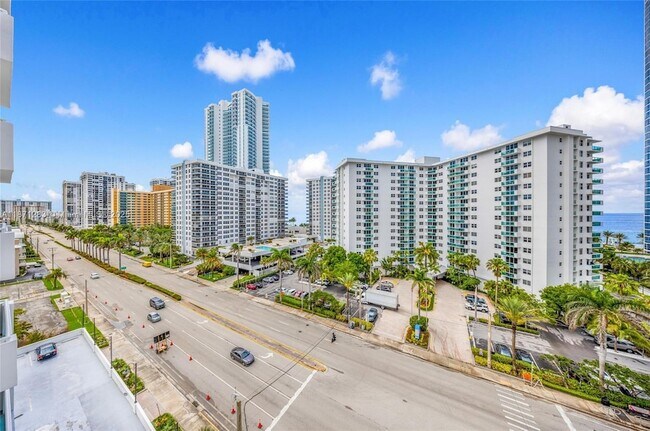 Building Photo - 3000 S Ocean Dr