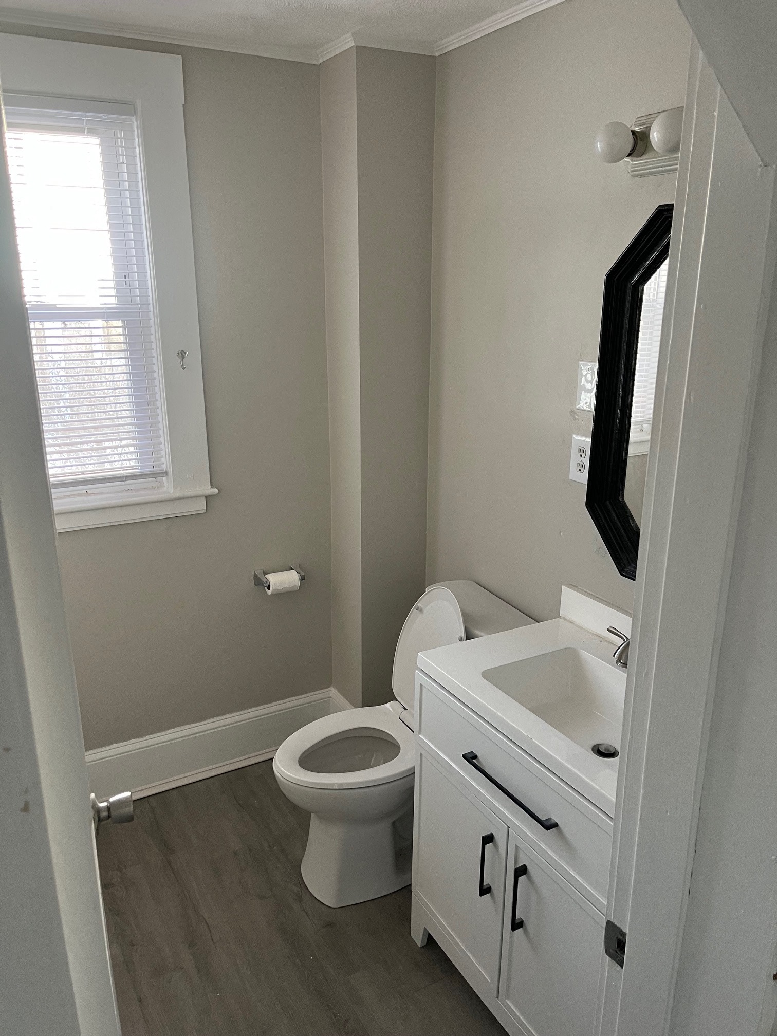 bathroom - 162 Montvale Ave