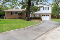 Building Photo - Amazing 3 Bedroom