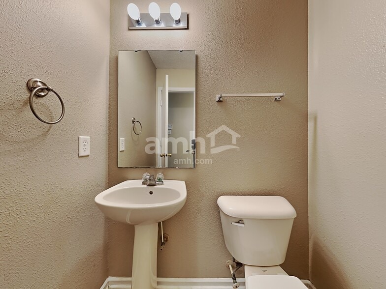 Building Photo - 5601 Skipping Stone Dr