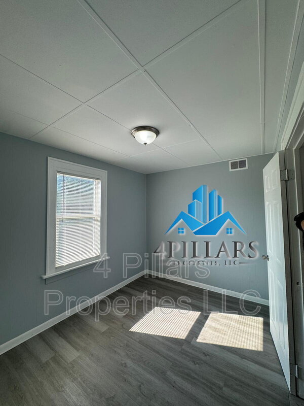 Building Photo - 1115 W 150th St