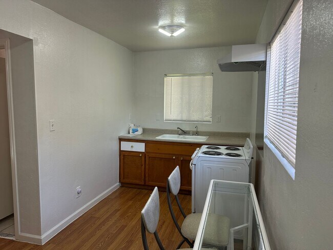 Building Photo - 0786 -- NEW AVE