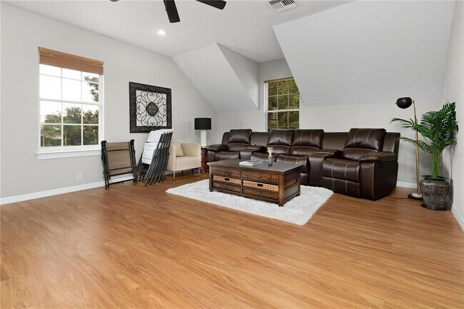 Building Photo - 216 Eastpark Dr