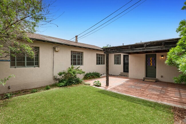 Building Photo - 601 Tulane Dr NE