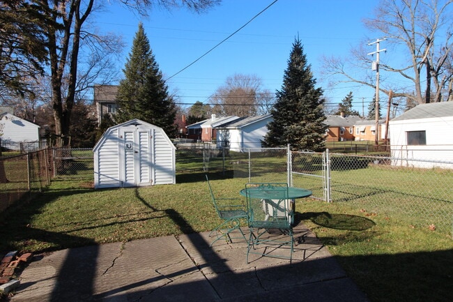 Building Photo - 14383 Mercedes