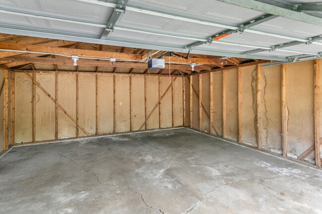 Building Photo - 15403 Cherry Ln
