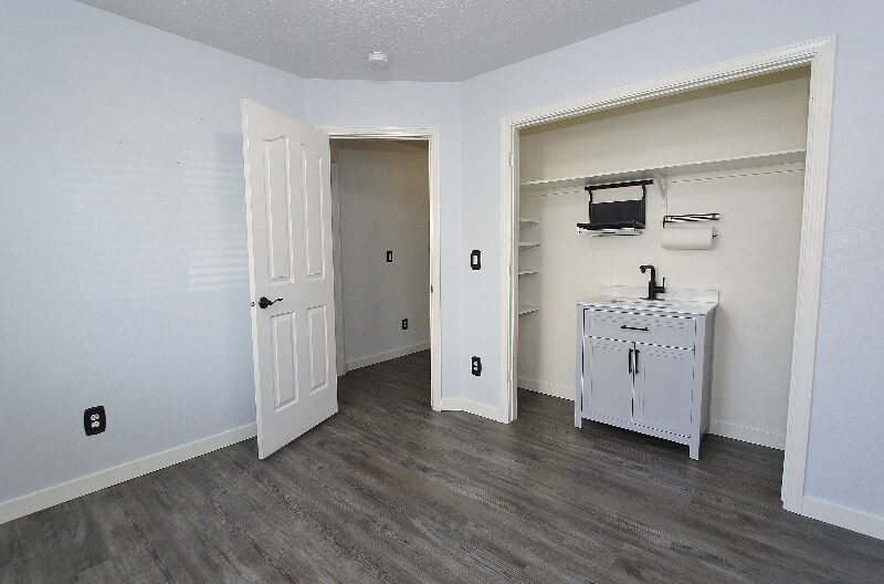 Building Photo - 1904 N Duck Hawk Ave