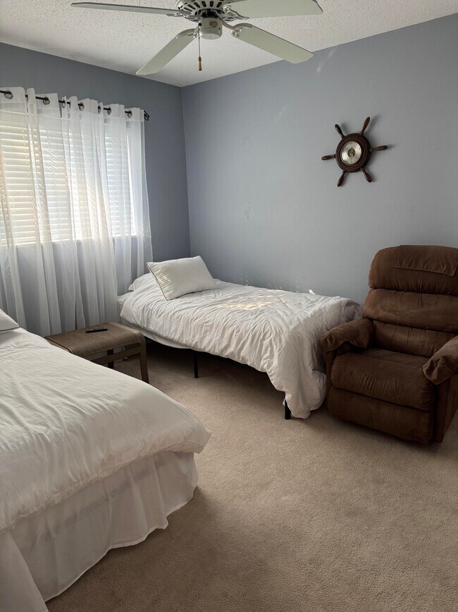 Building Photo - 650 Snug Harbor Dr